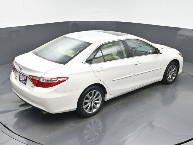 Used 2017 Toyota Camry XLE w/ Moonroof Package FWD image 33