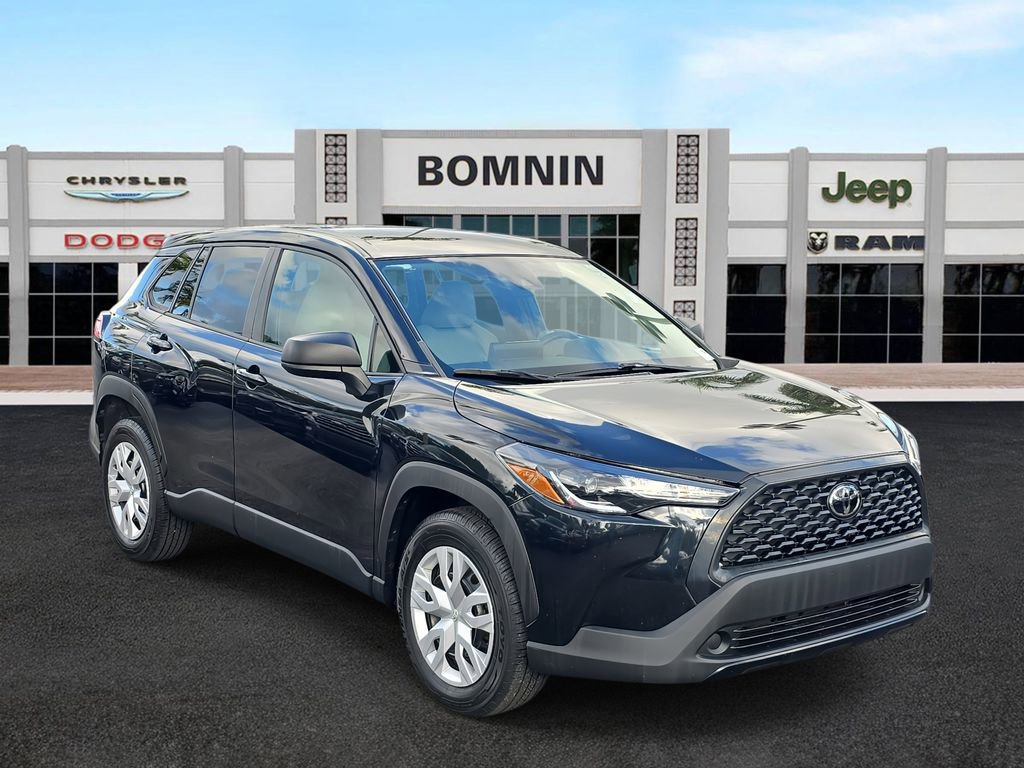 Used 2022 Toyota Corolla Cross L video 2