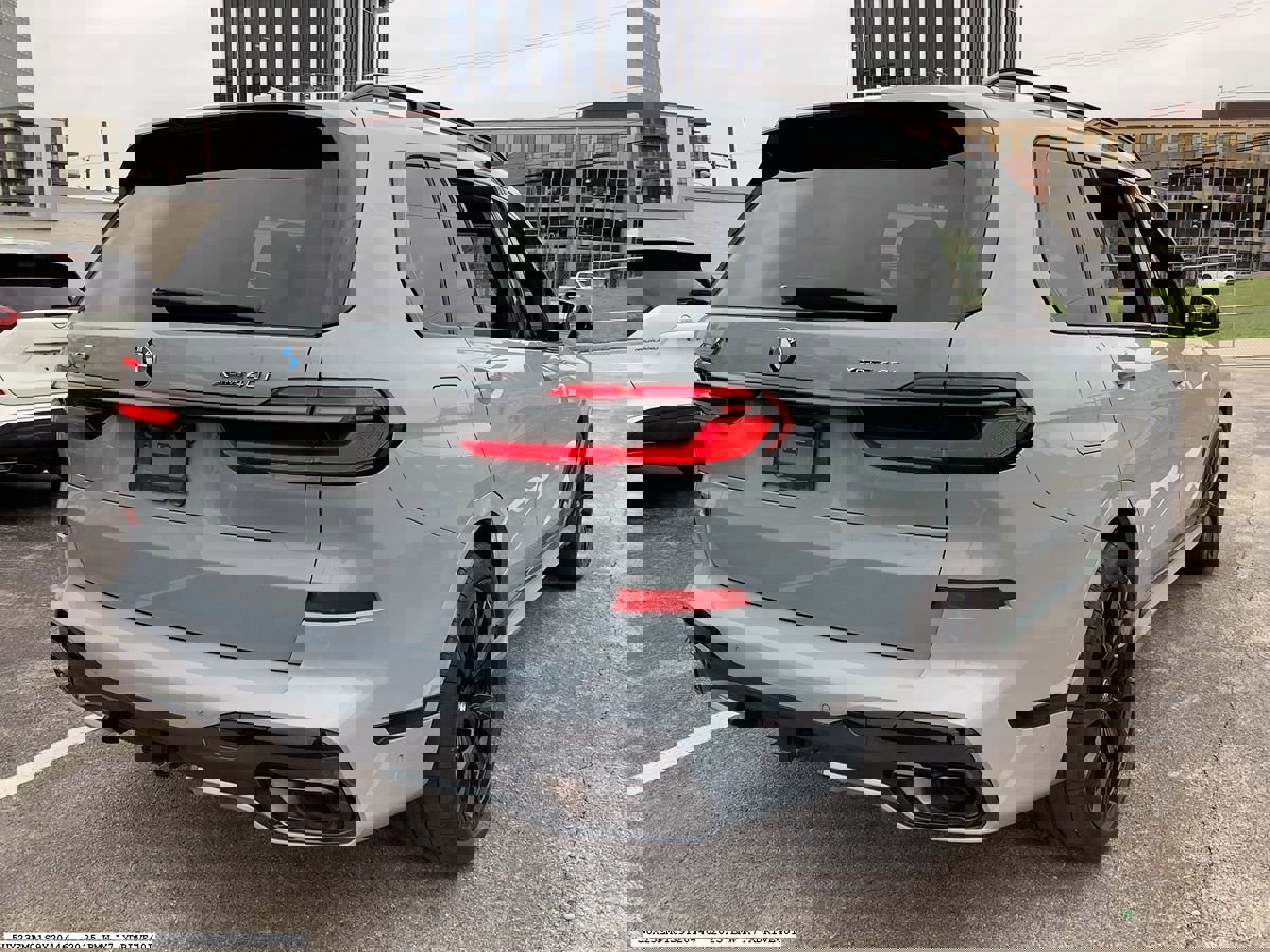 Used 2025 BMW X7 xDrive40i w/ M Sport Package image 5