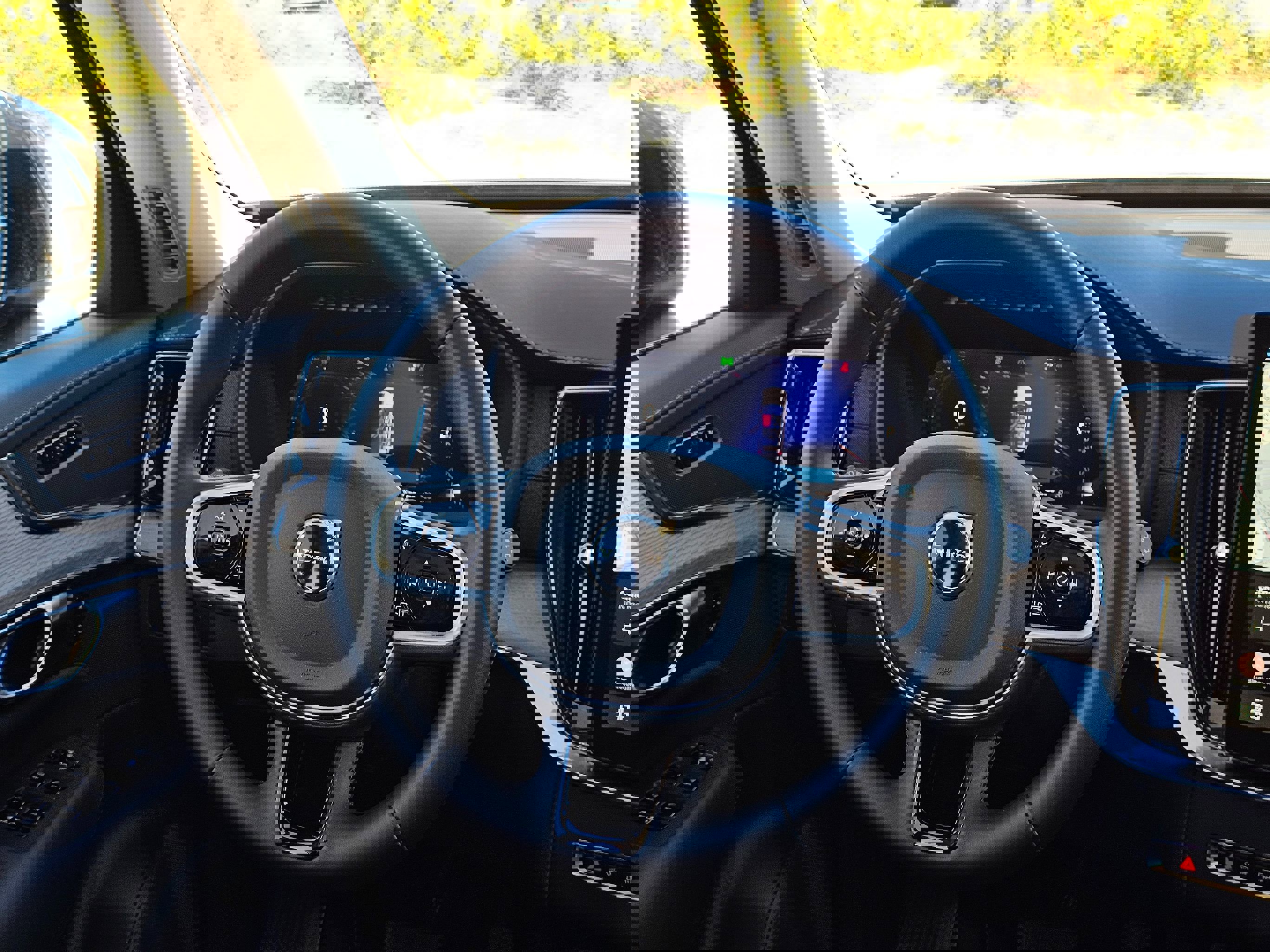 Used 2025 Volvo XC90 B6 Plus image 28