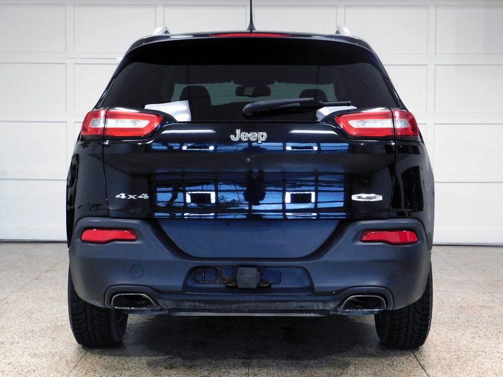 Used 2017 Jeep Cherokee Latitude w/ Comfort & Convenience Group AWD/4WD image 8