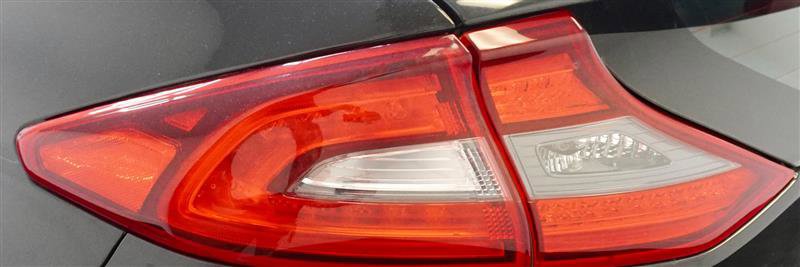 Used 2019 Hyundai Ioniq Plug-In Hybrid image 42