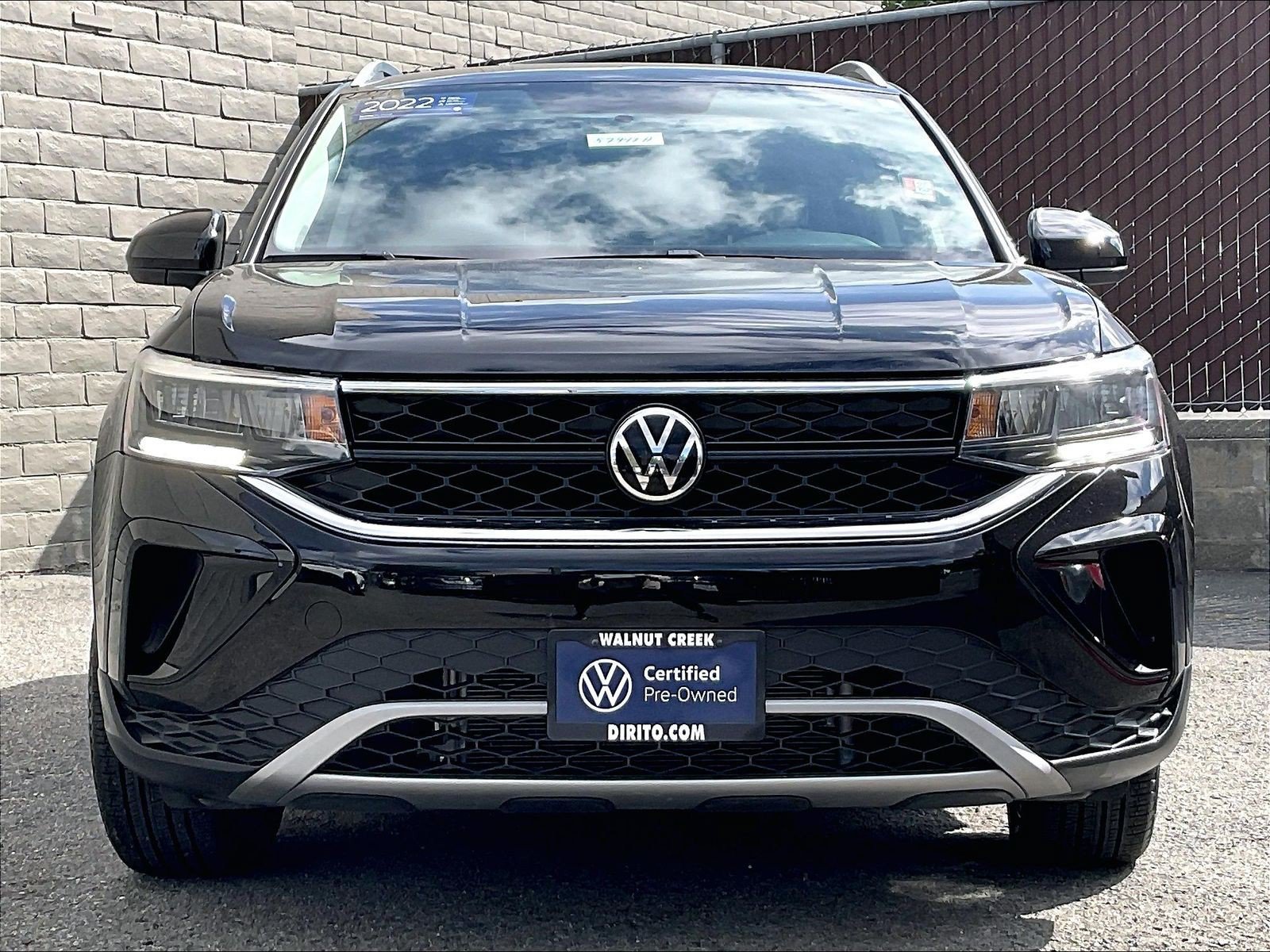 Certified 2022 Volkswagen Taos SE FWD image 2