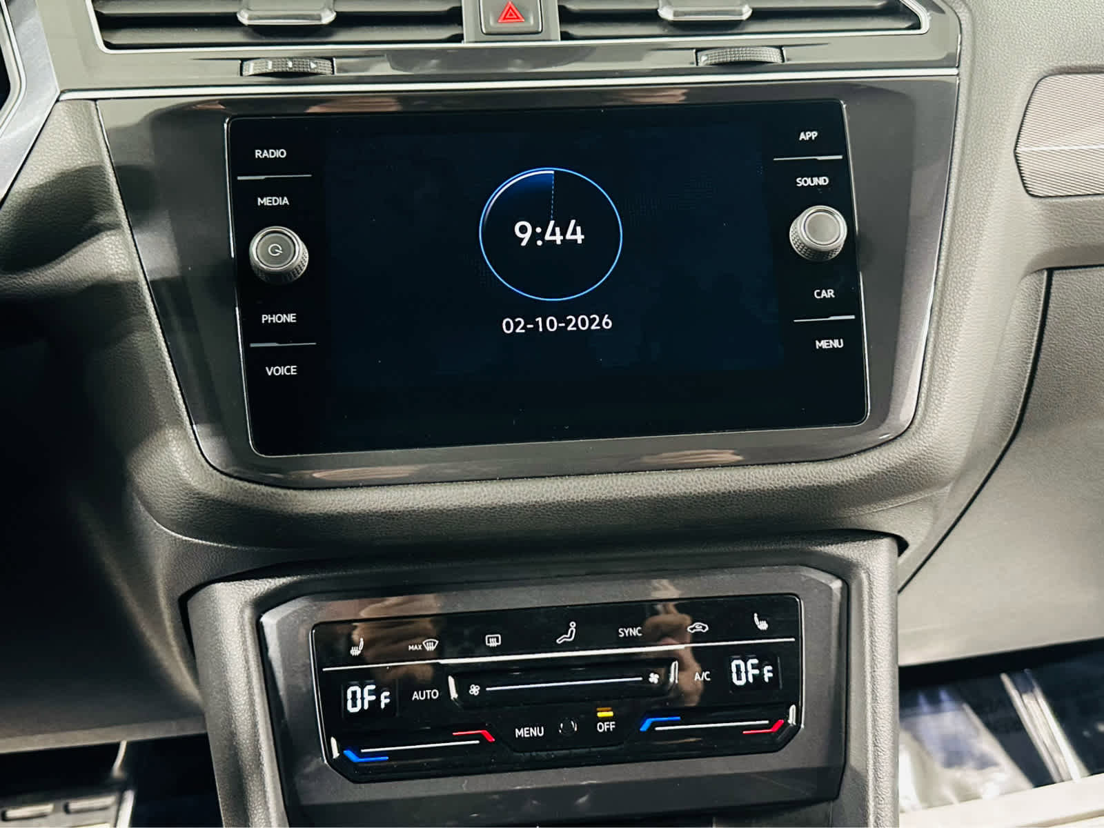 Certified 2024 Volkswagen Tiguan SE R-Line image 11