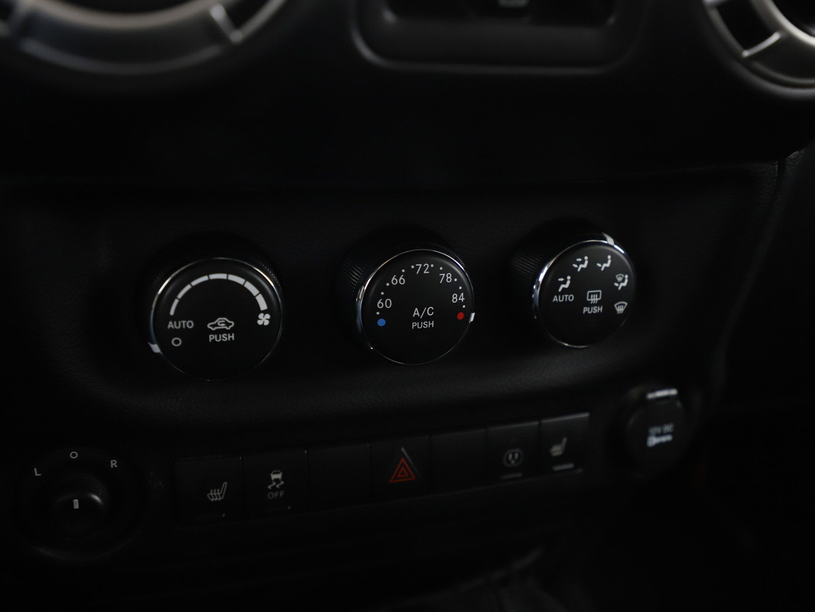 Used 2016 Jeep Wrangler Unlimited Rubicon w/ Connectivity Group image 21