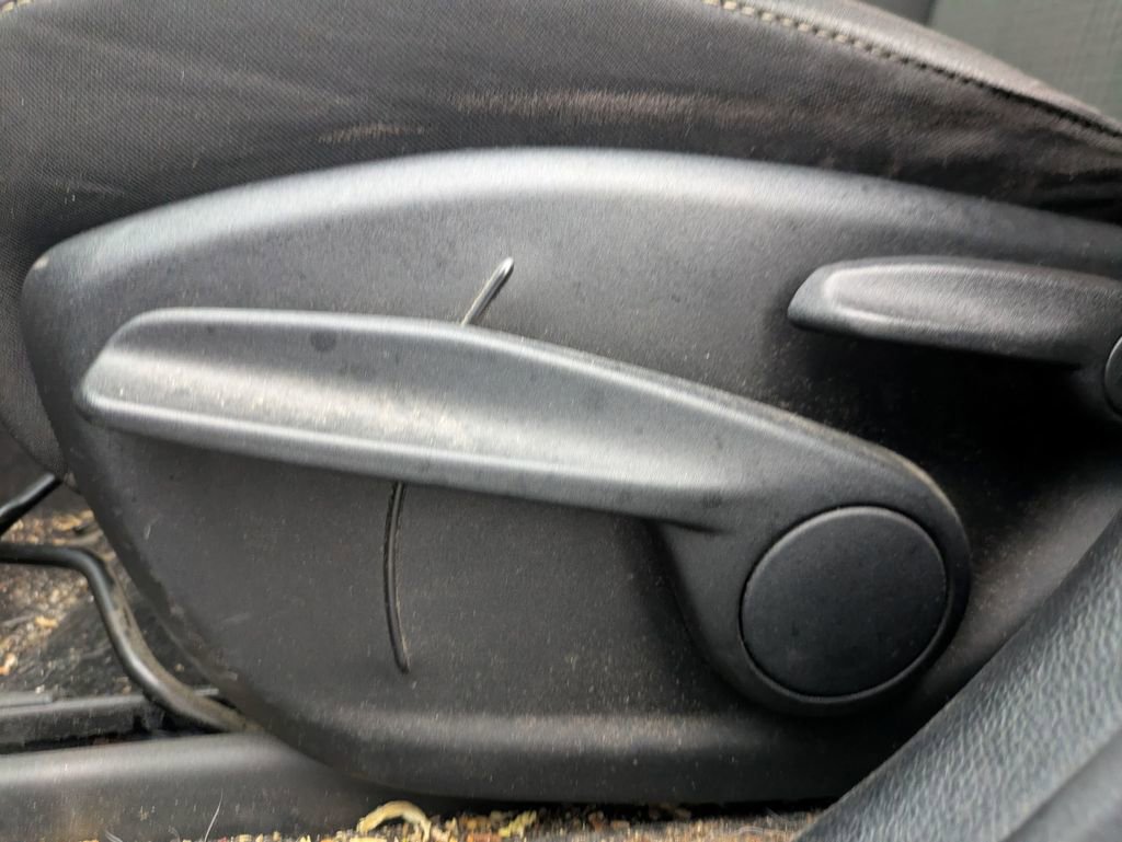 Used 2016 Jeep Cherokee Latitude w/ Cold Weather Group image 20