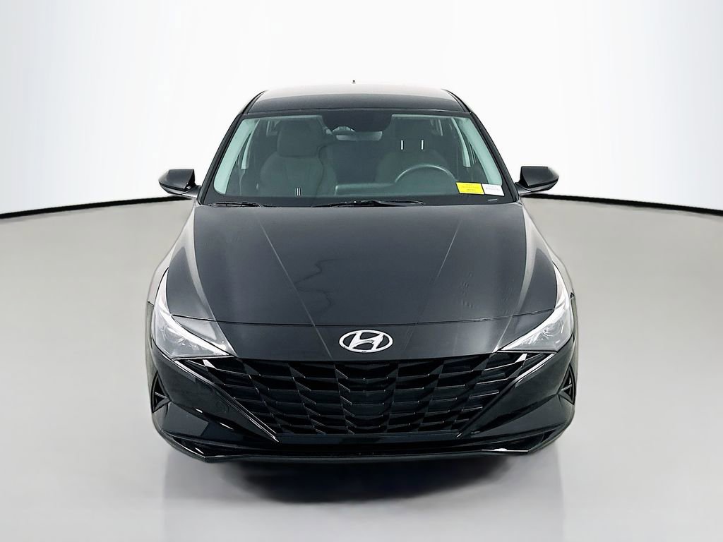 Used 2023 Hyundai Elantra SEL FWD image 2