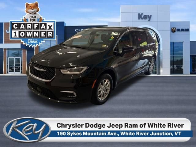Used 2023 Chrysler Pacifica Touring-L FWD image 1