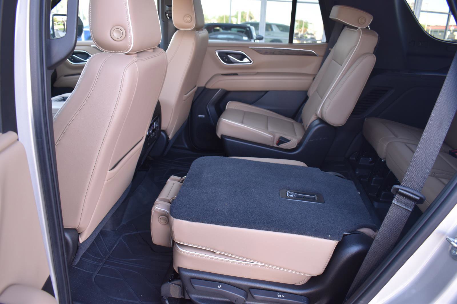 Used 2021 Chevrolet Tahoe Premier w/ Premium Package RWD image 57