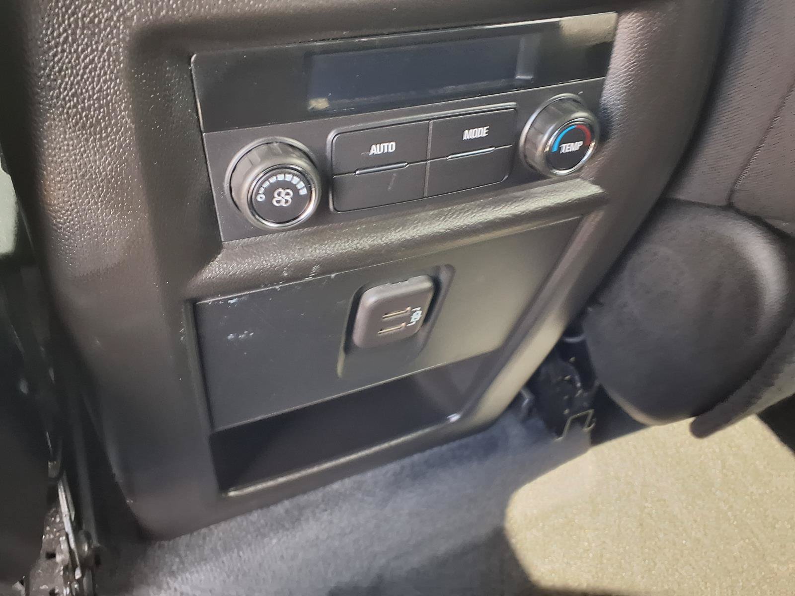 Used 2023 Chevrolet Traverse LT FWD image 19