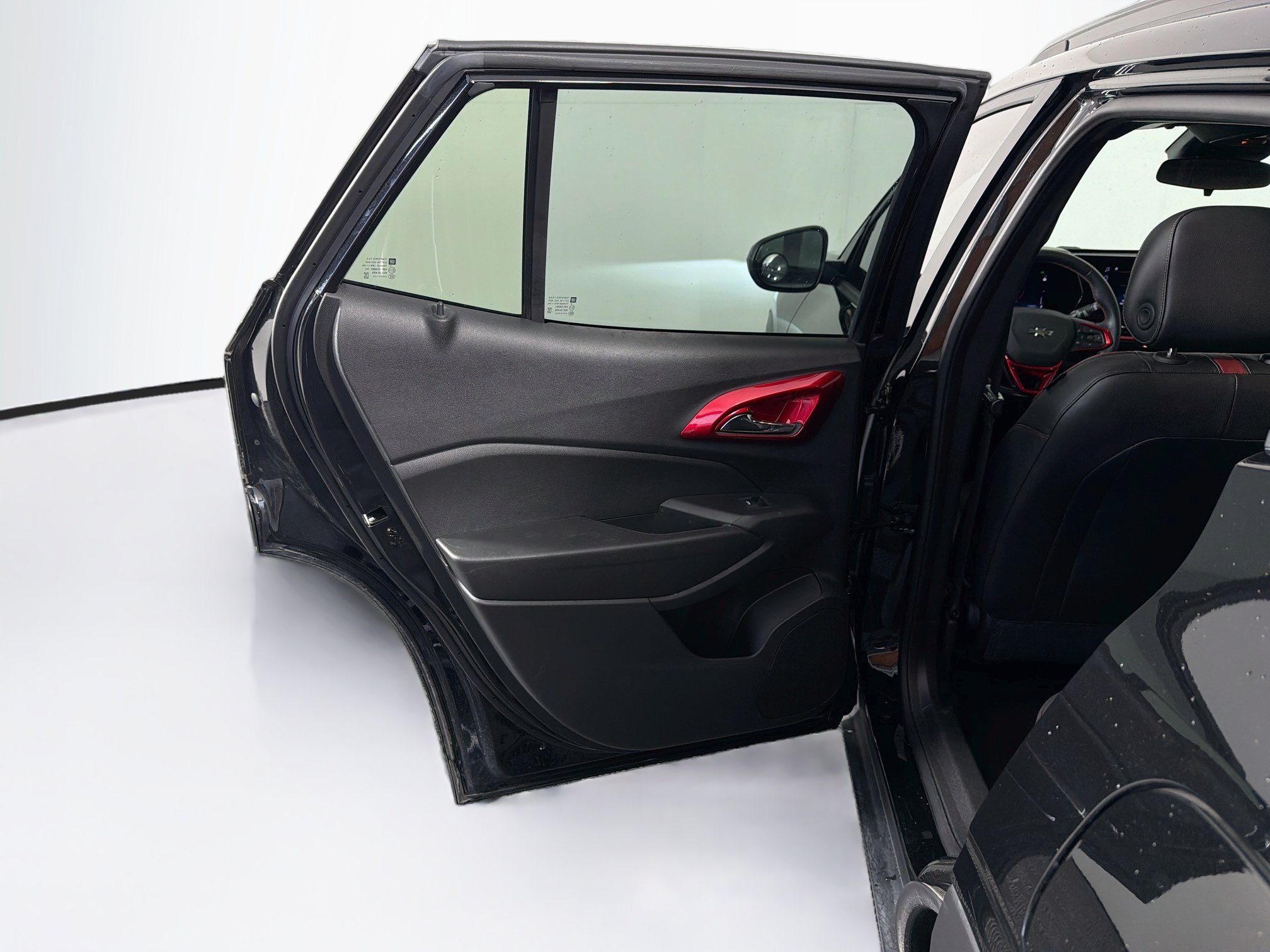 Used 2024 Chevrolet Trax RS w/ Sunroof Package FWD image 28