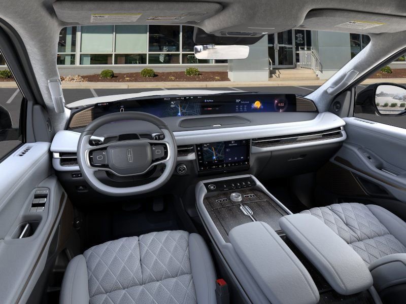 New 2026 Lincoln Navigator L Black Label AWD/4WD image 9