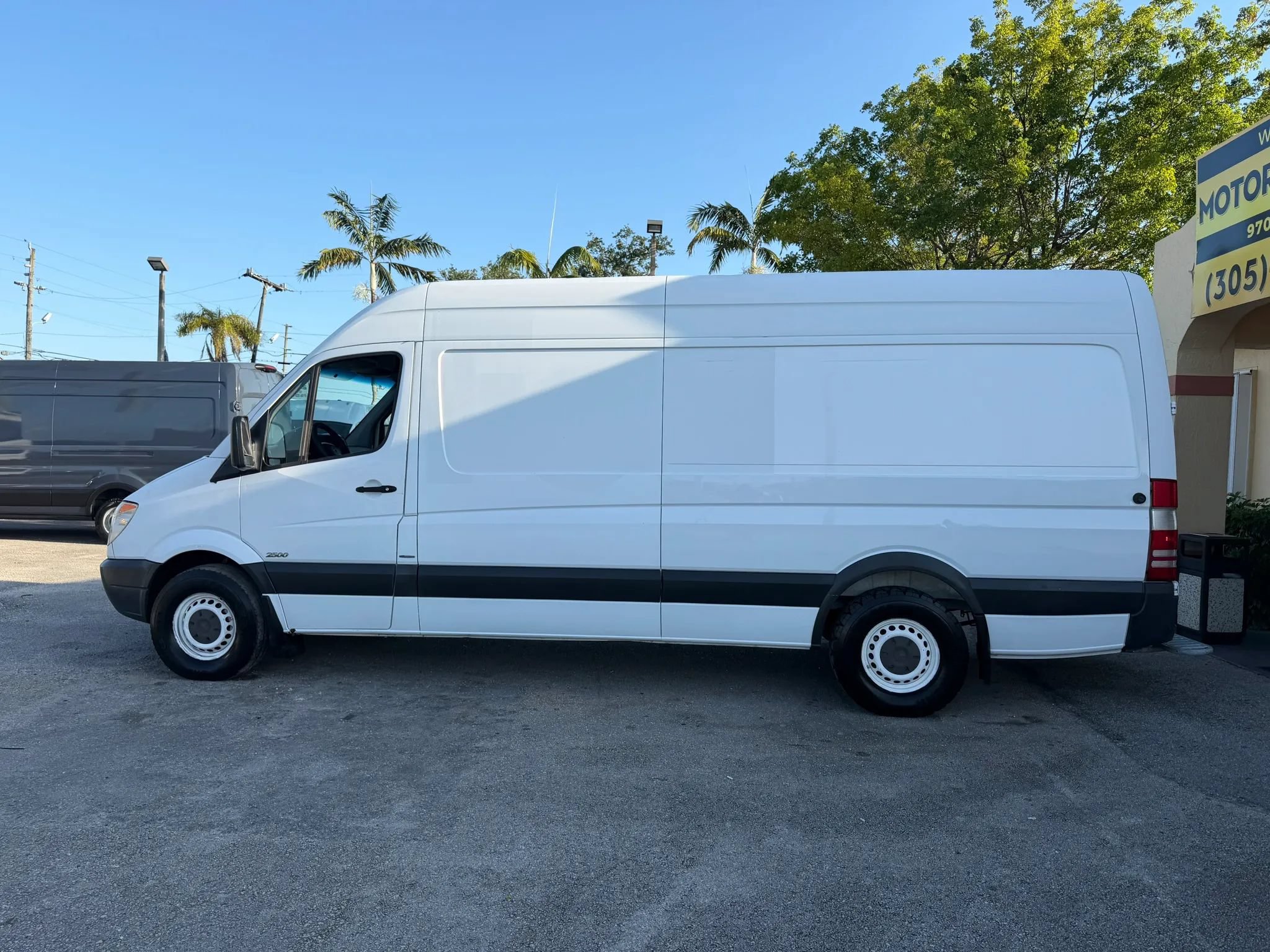 Used 2012 Mercedes-Benz Sprinter 2500 image 2