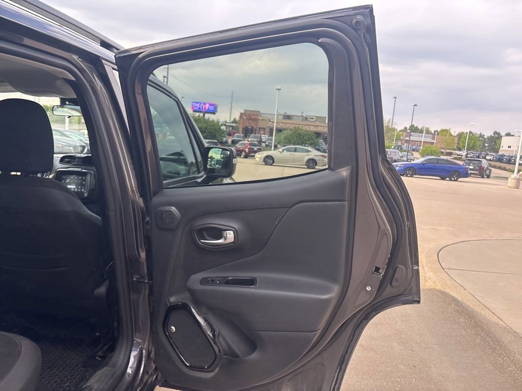 Used 2018 Jeep Renegade Altitude AWD/4WD image 27