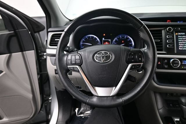 Used 2018 Toyota Highlander XLE FWD image 12