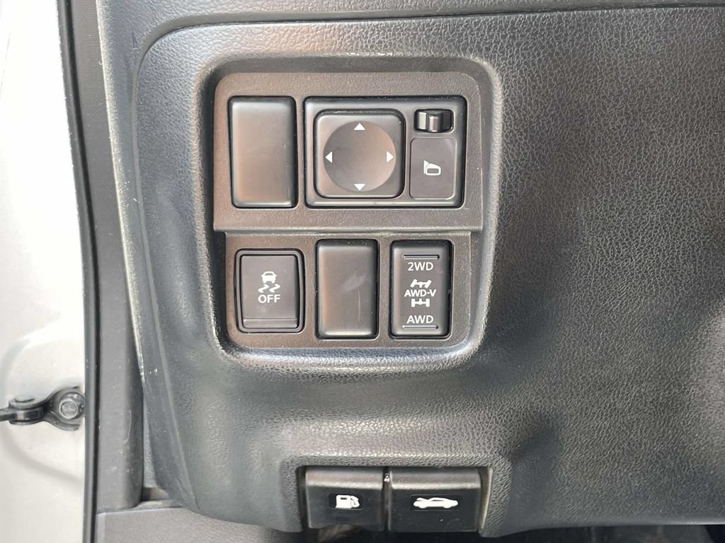 Used 2015 Nissan Juke SV AWD/4WD image 18