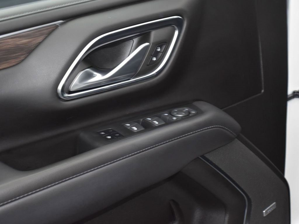 Used 2022 Chevrolet Suburban Z71 w/ Luxury Package image 9