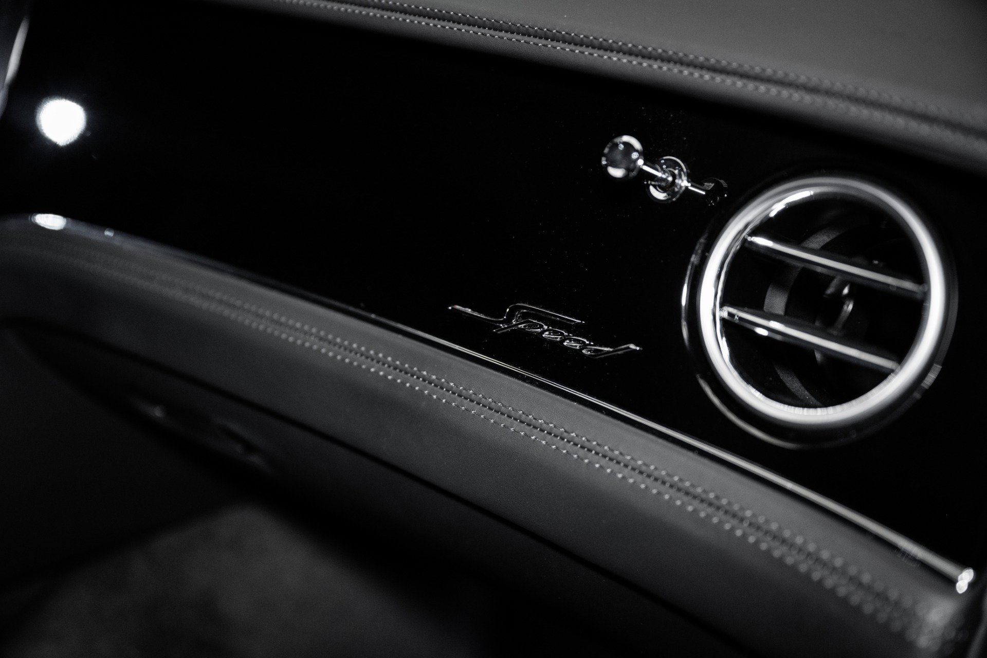 Used 2024 Bentley Flying Spur W12 image 53