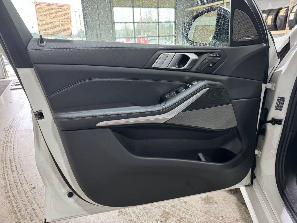 Used 2021 BMW X7 xDrive40i w/ Premium Package image 21