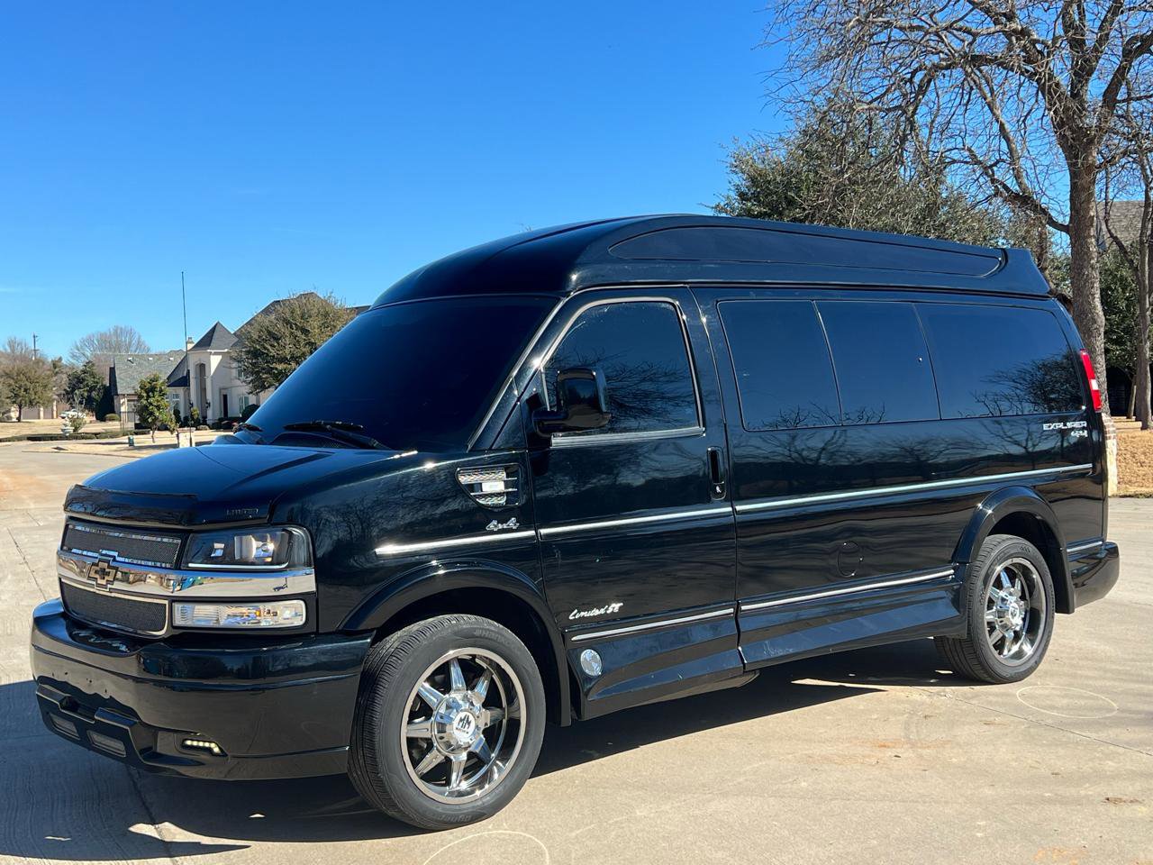 Used 2017 Chevrolet Express 2500 image 6