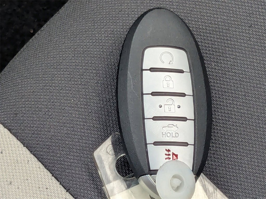 Used 2021 Nissan Versa SV image 29