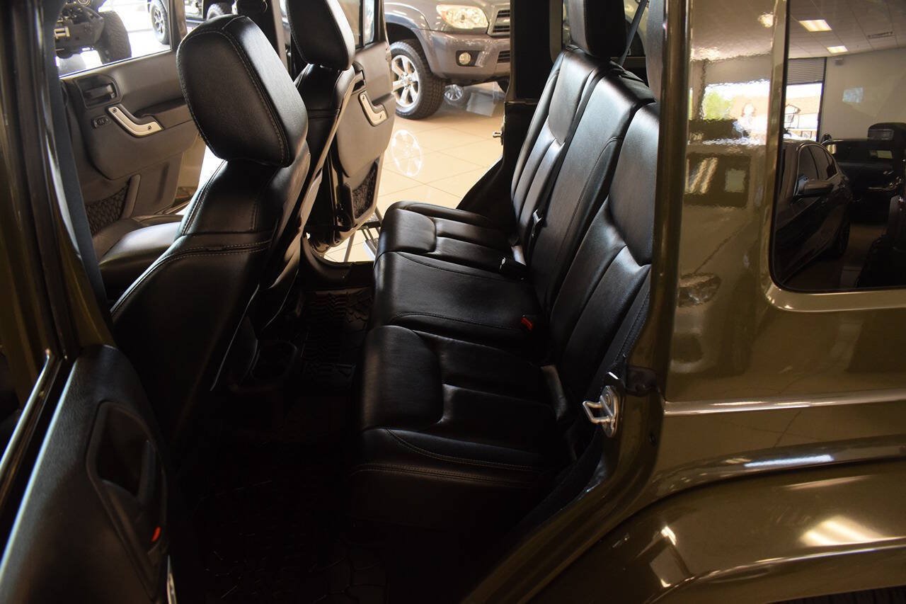 Used 2015 Jeep Wrangler Unlimited Sahara w/ Dual Top Group AWD/4WD image 60