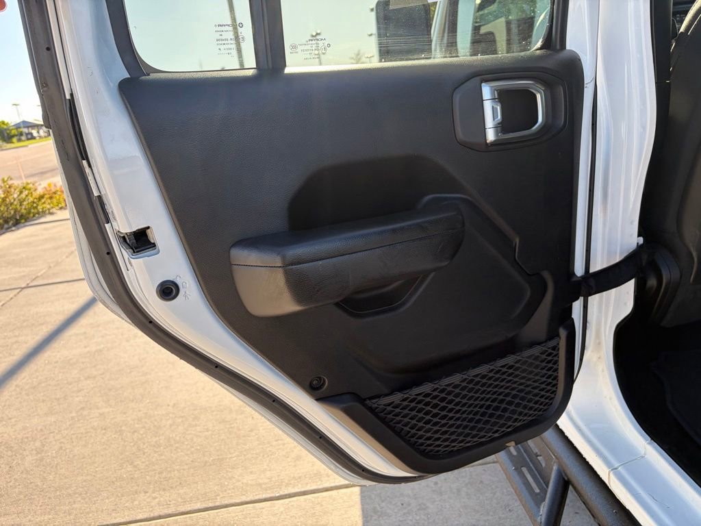 Used 2020 Jeep Gladiator Rubicon AWD/4WD image 11