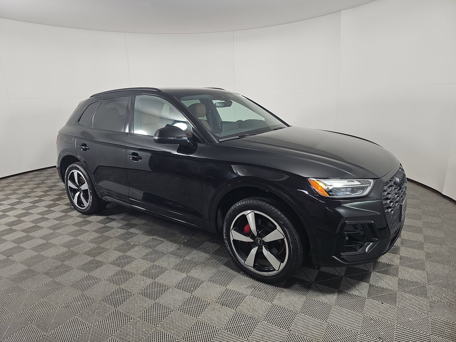 Used 2024 Audi Q5 2.0T Premium Plus w/ Premium Plus Package AWD/4WD image 3