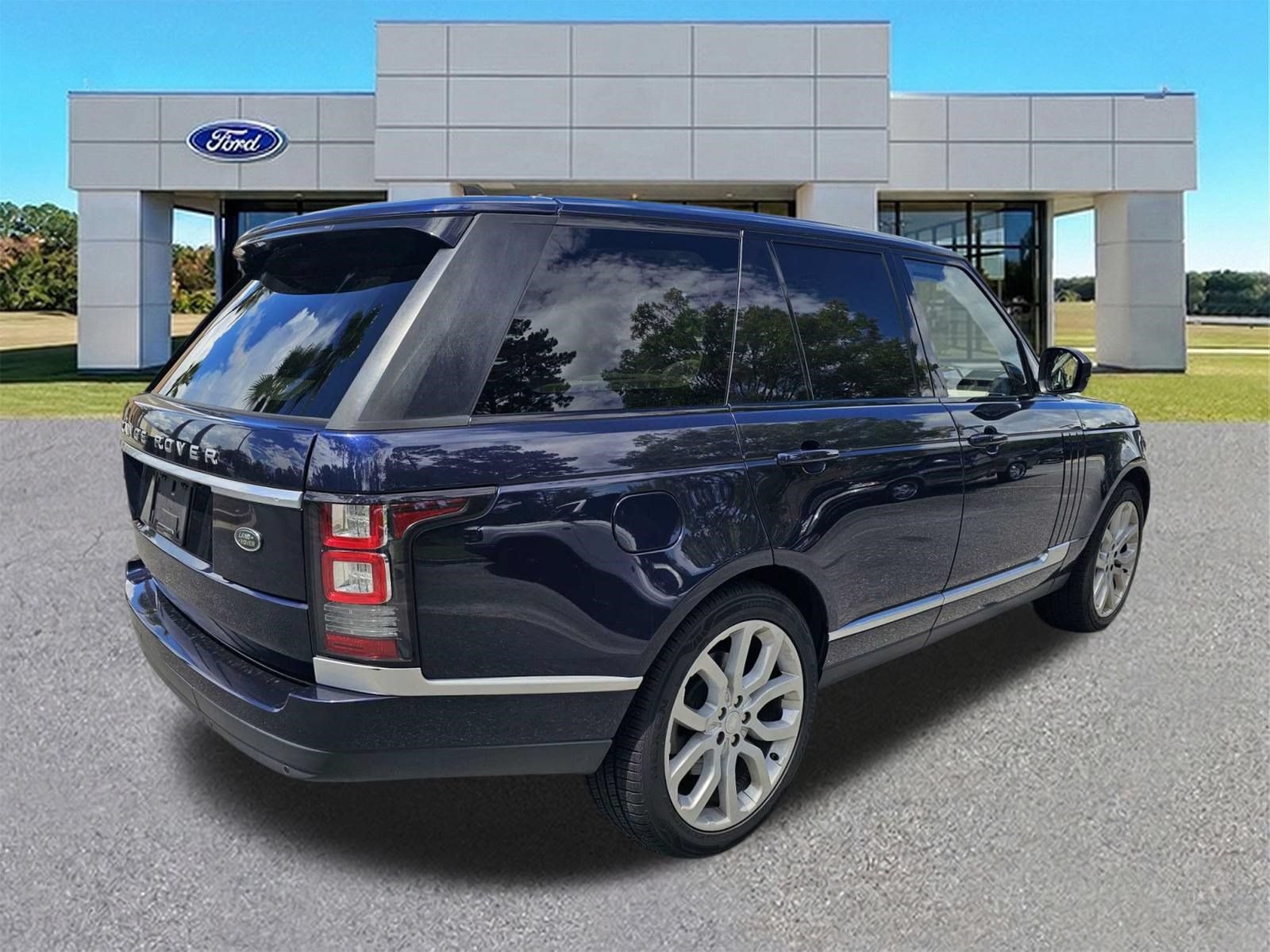 Used 2016 Land Rover Range Rover Supercharged AWD/4WD image 4
