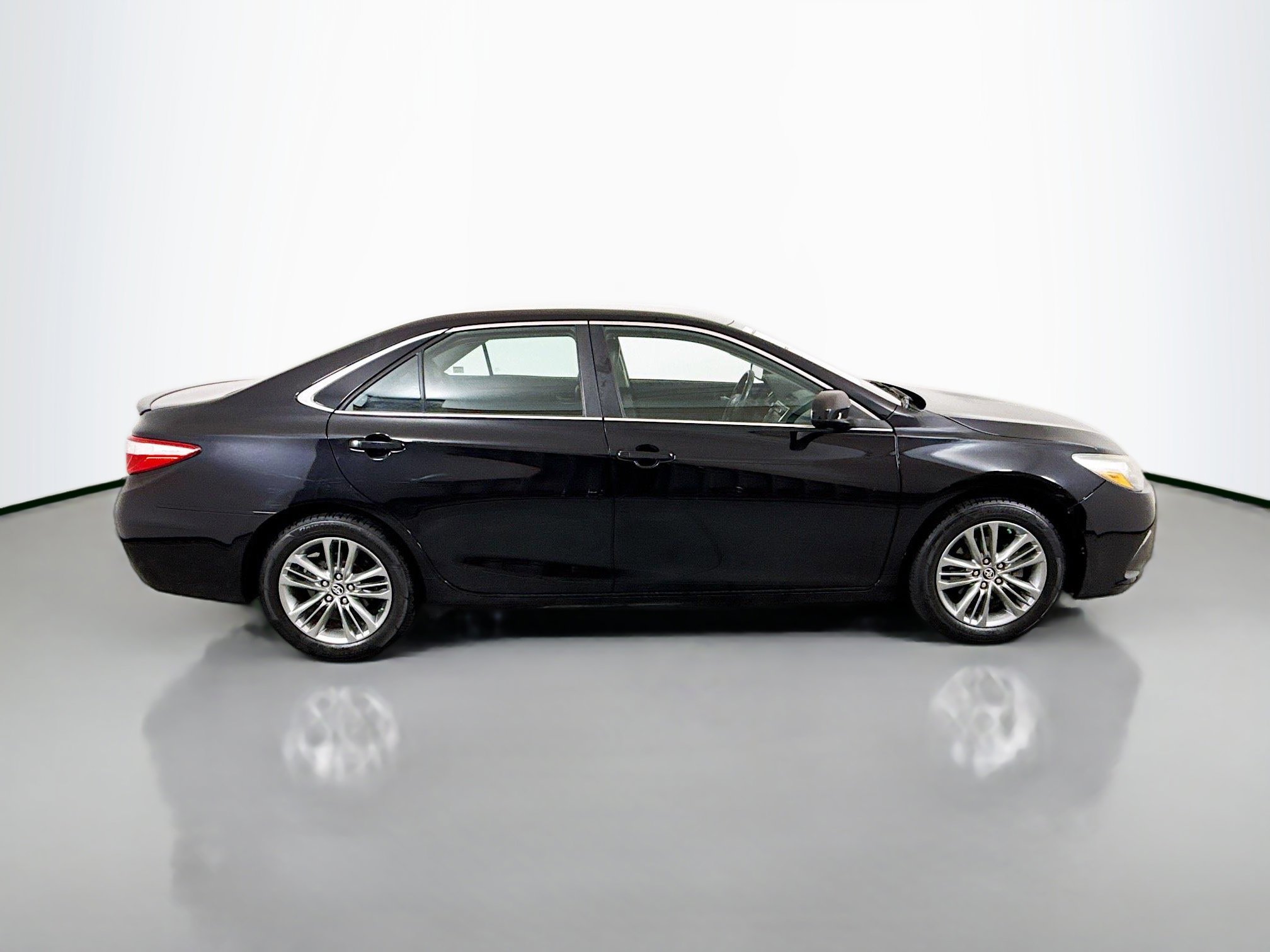 Used 2016 Toyota Camry SE image 8