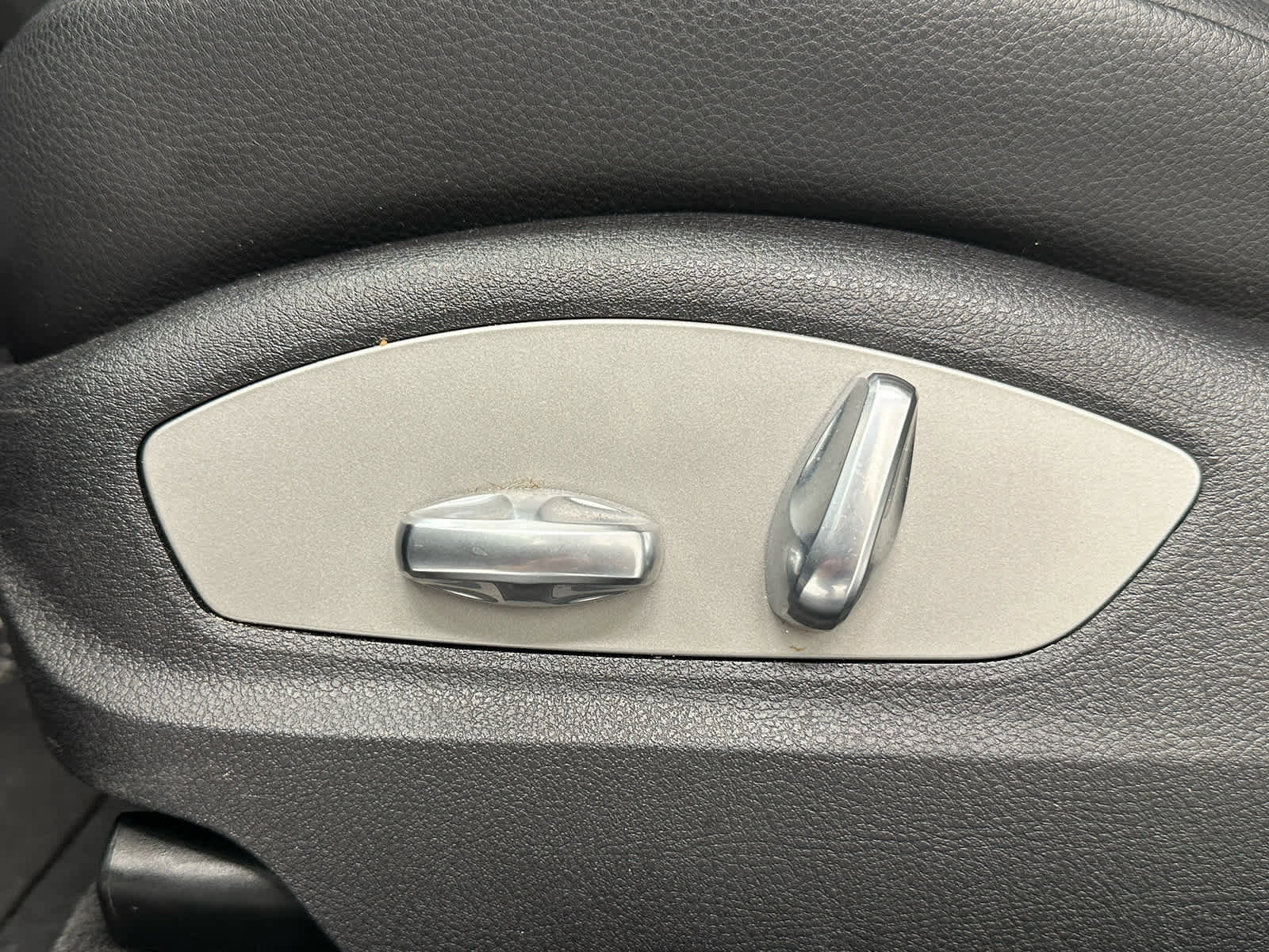 Used 2021 Porsche Macan AWD/4WD image 12