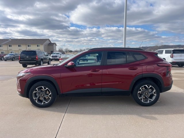 Used 2024 Chevrolet Trax LT w/ Driver Confidence Package image 6