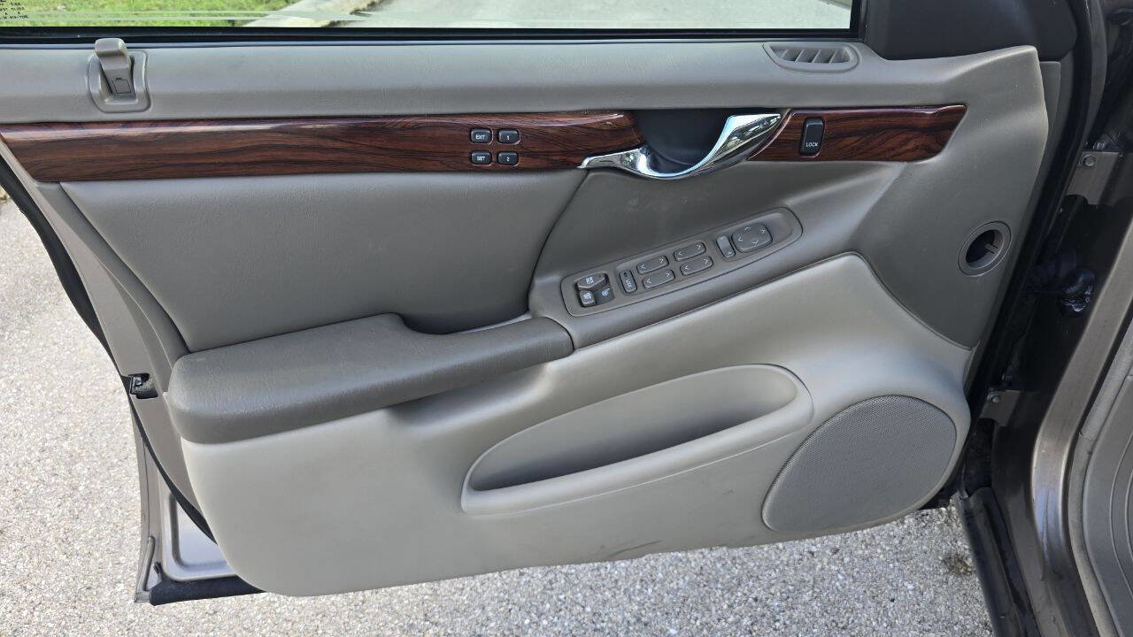 Used 2000 Cadillac De Ville w/ Comfort/Convenience Pkg image 23