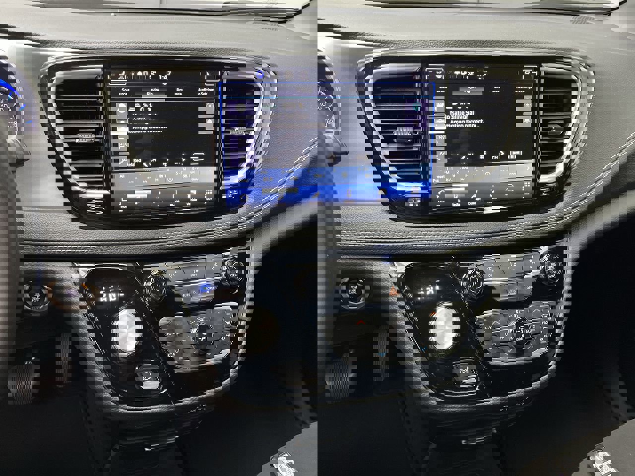 Used 2022 Chrysler Pacifica Touring AWD/4WD image 16