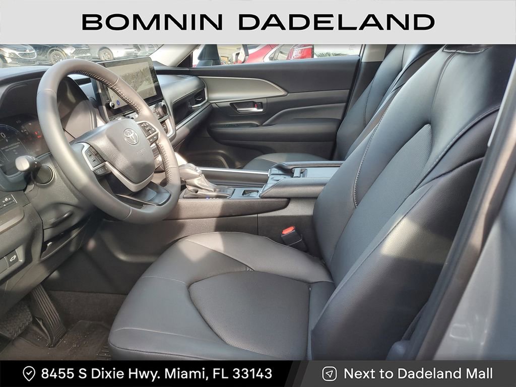 Used 2025 Toyota Grand Highlander AWD image 17