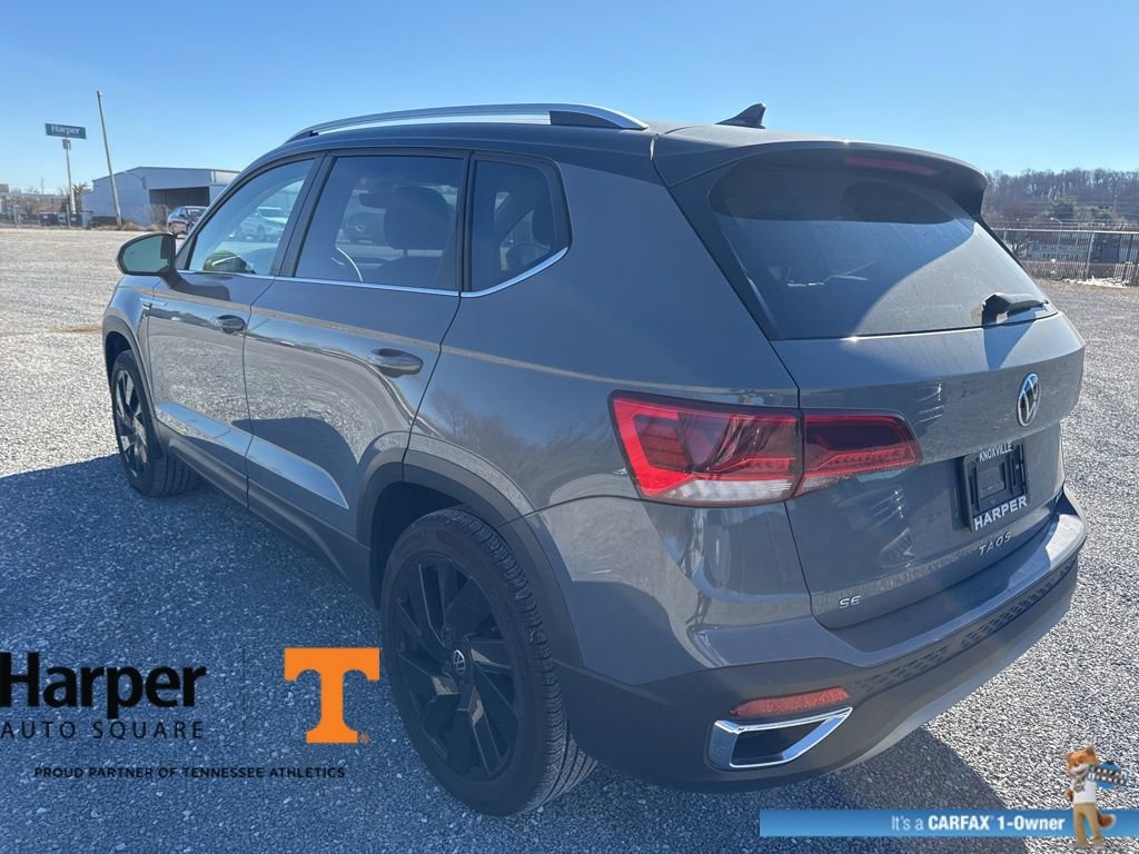 Used 2024 Volkswagen Taos SE w/ Panoramic Sunroof Package image 3