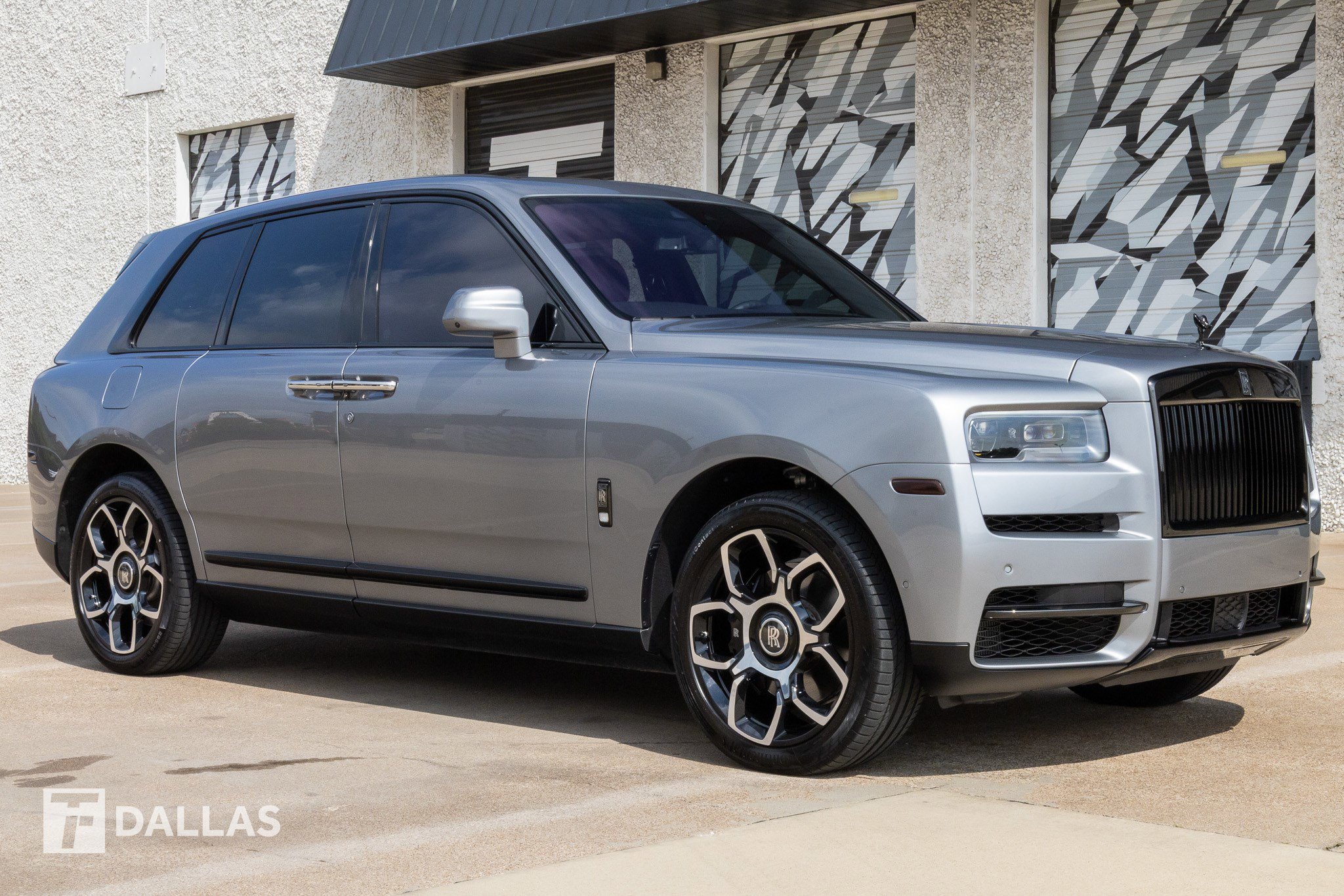 Used 2022 Rolls-Royce Cullinan Black Badge w/ Dark Exterior Package image 19