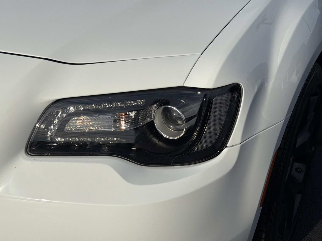 Used 2023 Chrysler 300 Touring w/ Sport Appearance Package image 10