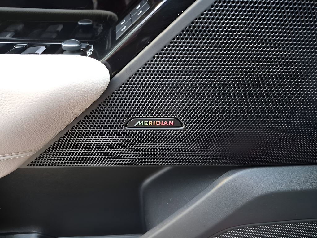 Used 2021 Land Rover Range Rover Velar R-Dynamic S image 29