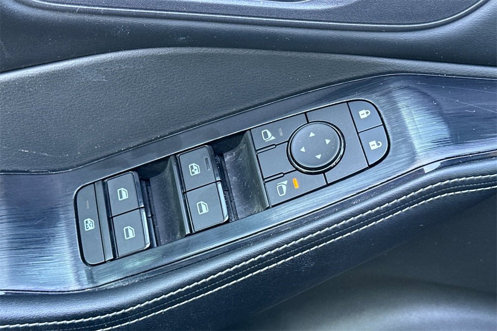 Used 2024 Nissan Rogue SV image 14