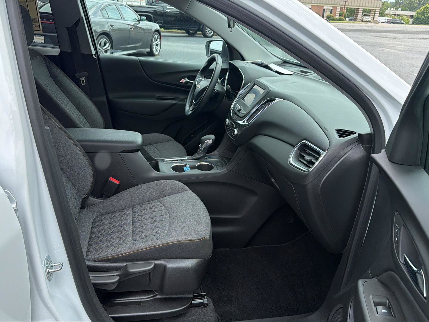 Used 2023 Chevrolet Equinox LT FWD image 13