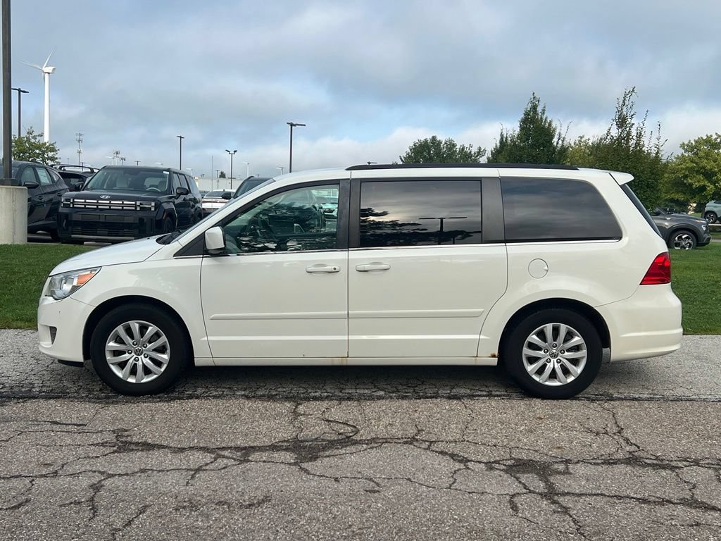 Used 2012 Volkswagen Routan SE FWD image 2