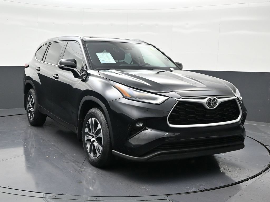 Used 2024 Toyota Highlander XLE image 7