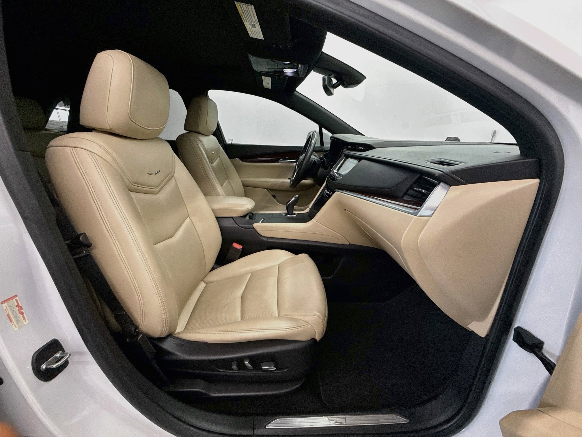 Used 2017 Cadillac XT5 Luxury w/ Driver Awareness Package FWD image 33