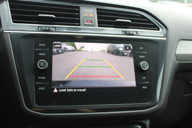 Used 2021 Volkswagen Tiguan SE R-Line image 17