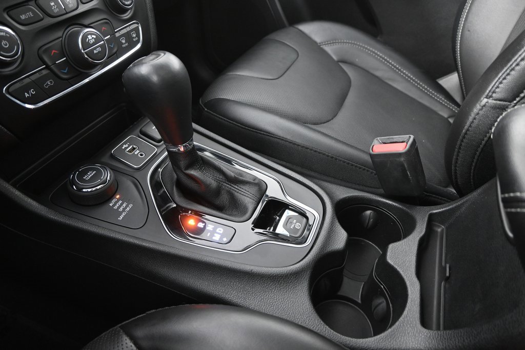 Used 2022 Jeep Cherokee Limited image 32