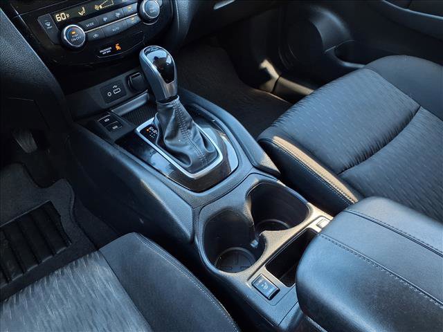 Used 2020 Nissan Rogue SV w/ Premium Package image 16
