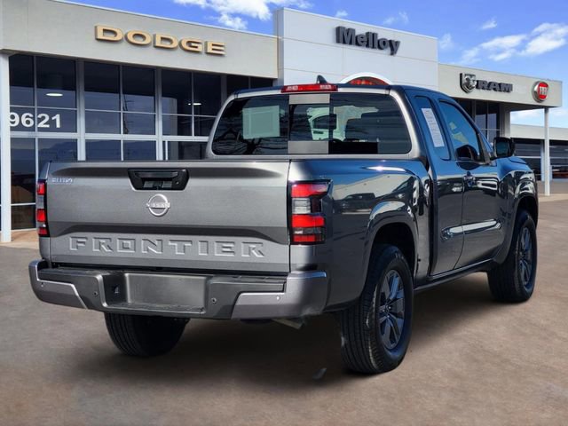Used 2025 Nissan Frontier SV image 3