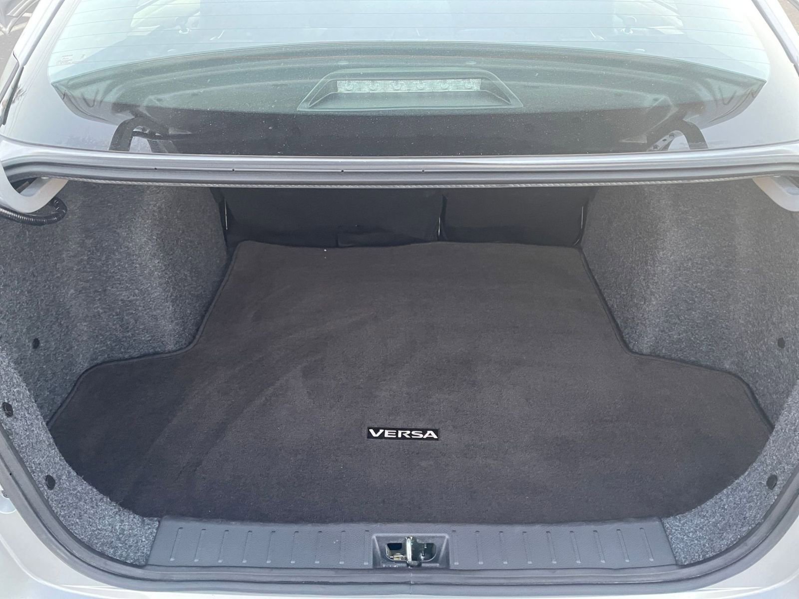 Used 2025 Nissan Versa SV image 30