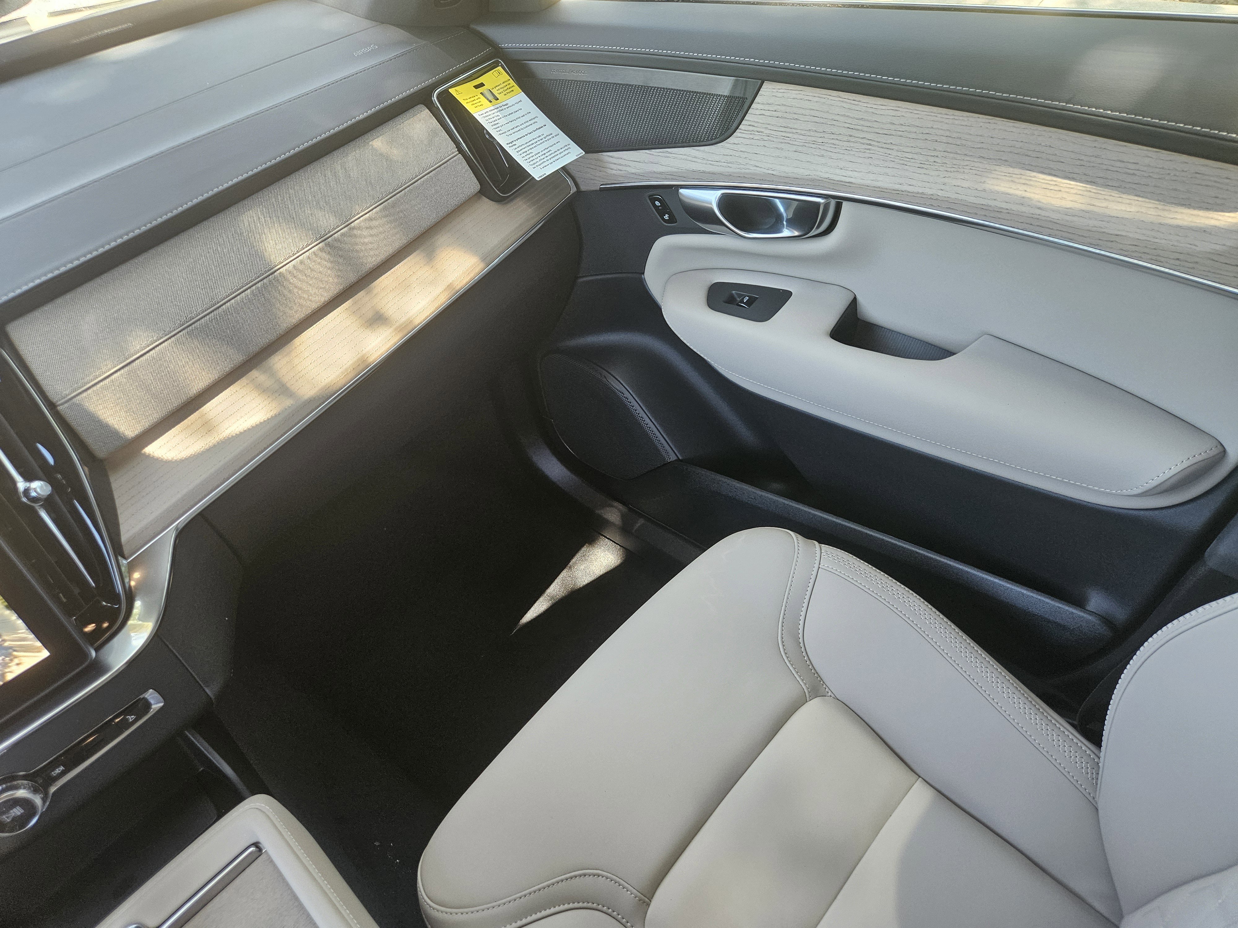 New 2026 Volvo XC90 B6 Plus w/ Protection Package image 17